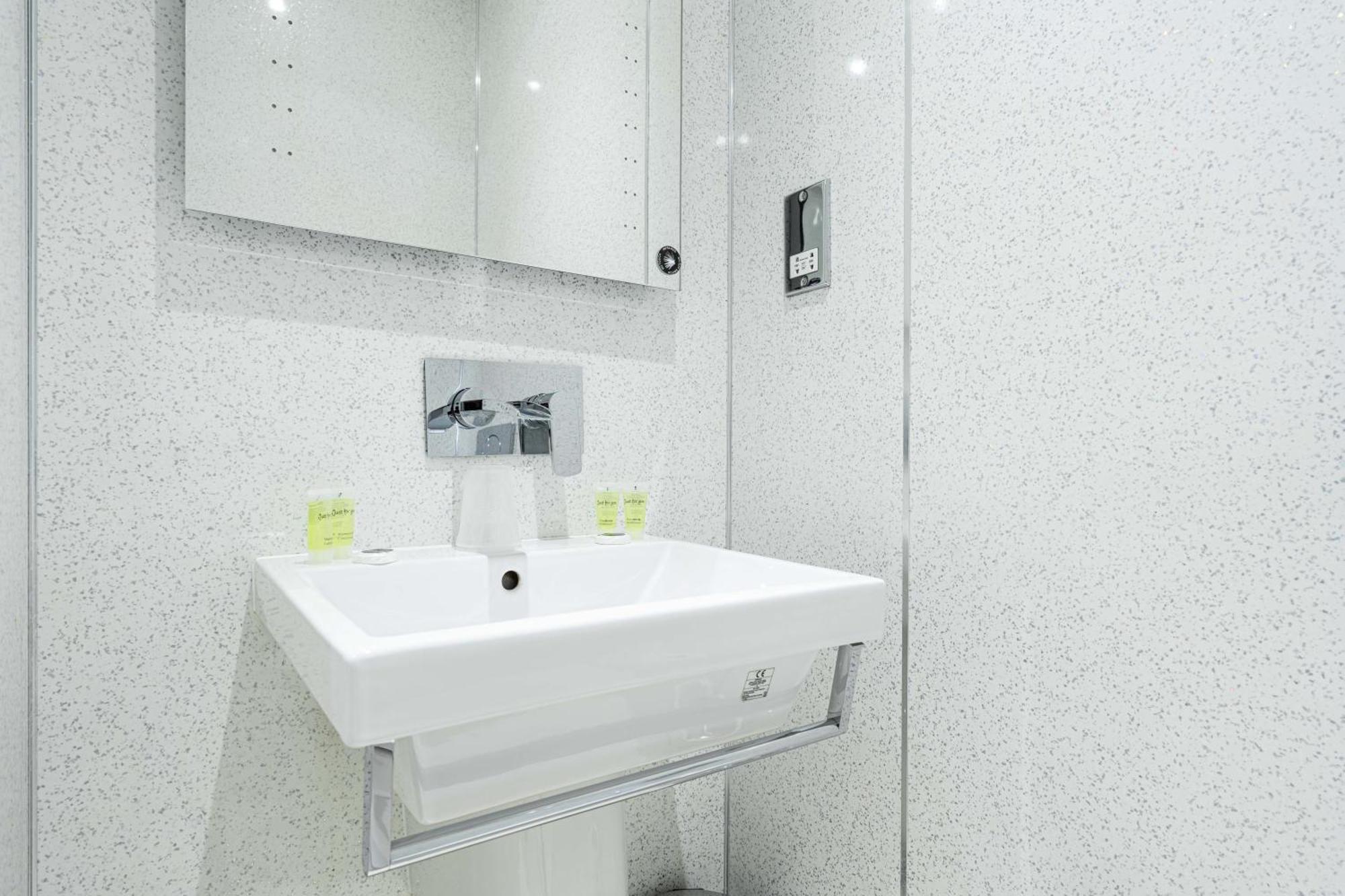 Single Room Private Bathroom