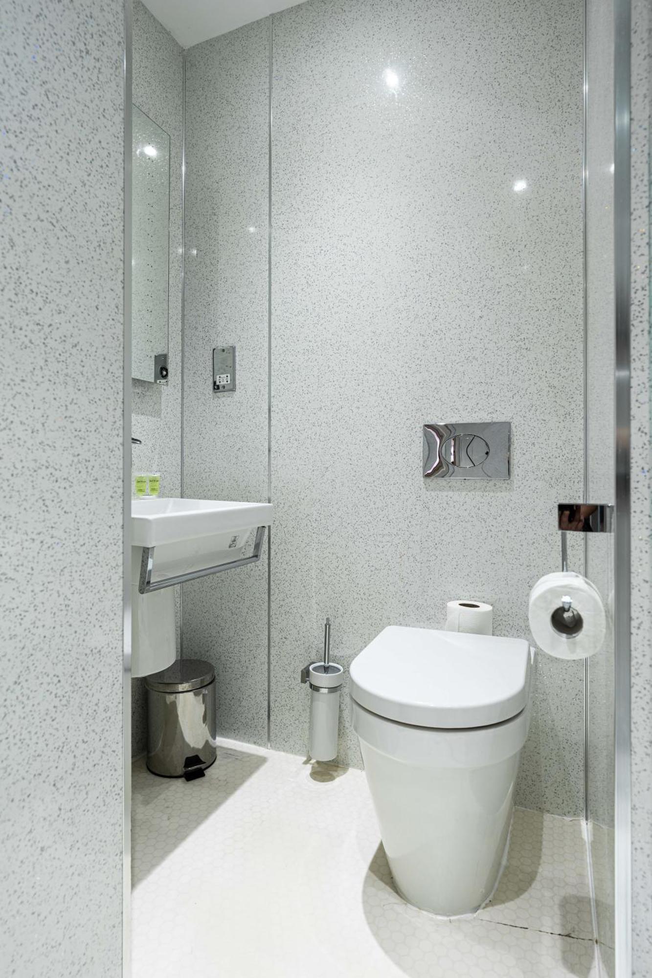 Single Room Private Bathroom