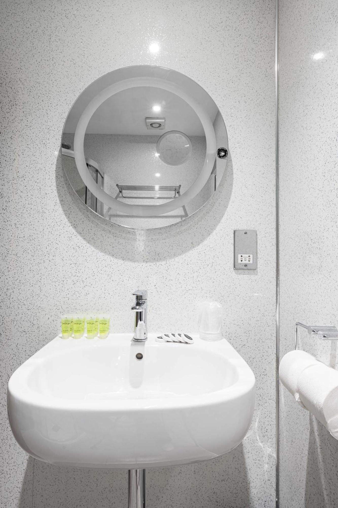 Single Room Private Bathroom